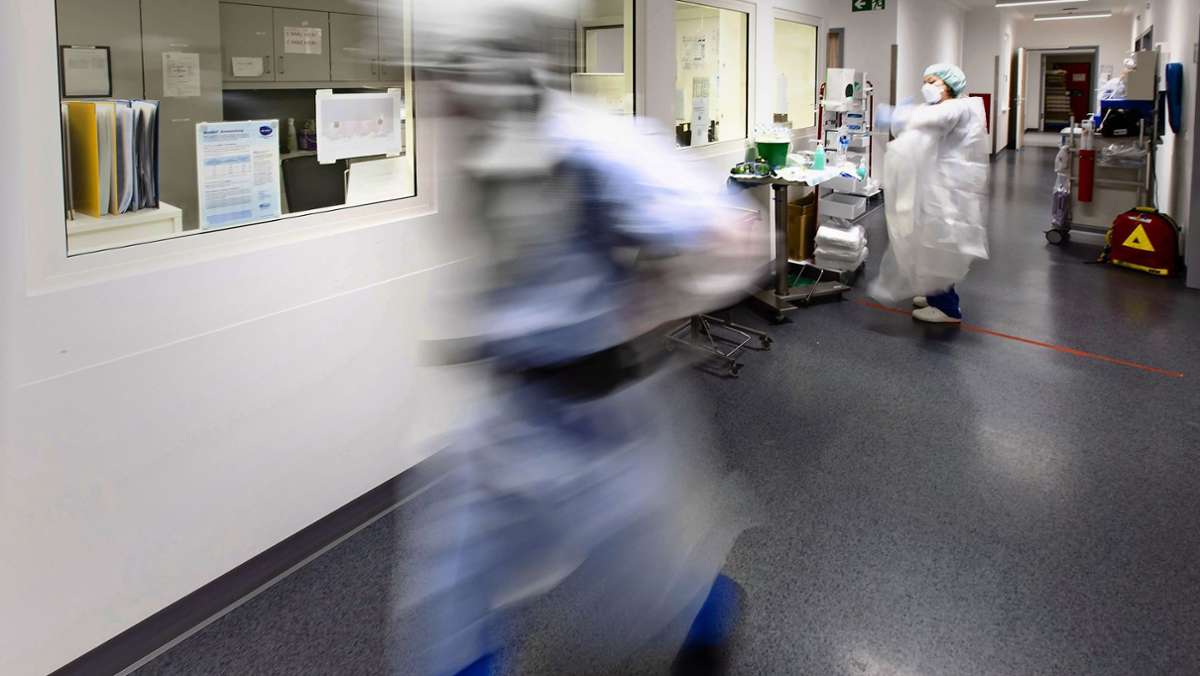 Krankenhäuser in Stuttgart: Kliniken suchen Personal –  OP-Absagen drohen