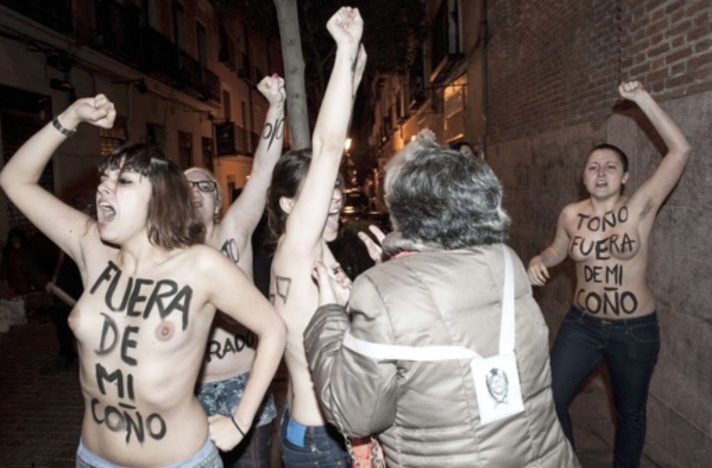 2. Februar 2014: In Madrid prostestieren Femen-Frauen lautstark gegen die Verschärfung des Abtreibungsrechts.