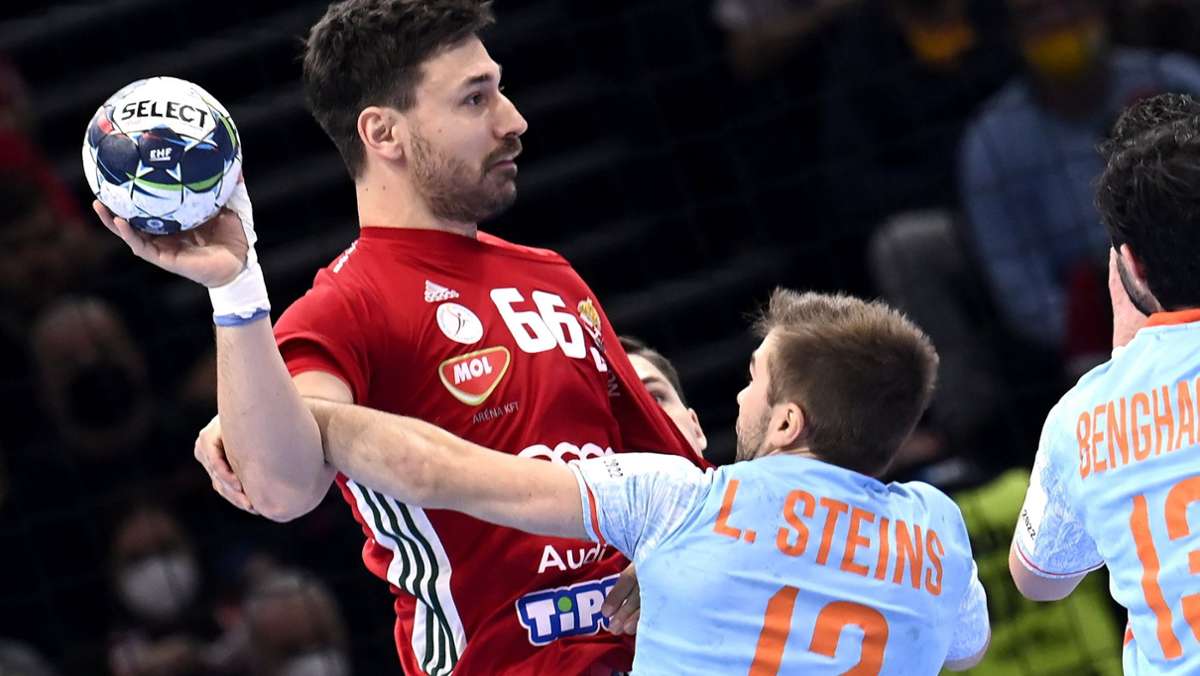  Gastgeber Ungarn ist mit einer enttäuschenden Niederlage in die Handball-EM gestartet. Das Land verlor überraschend gegen die Niederlande. Frankreich besiegte am Abend Kroatien. 