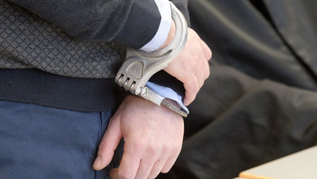 Mord in Laichingen: Mann ersticht Ehefrau mit Küchenmesser – lebenslange Haft