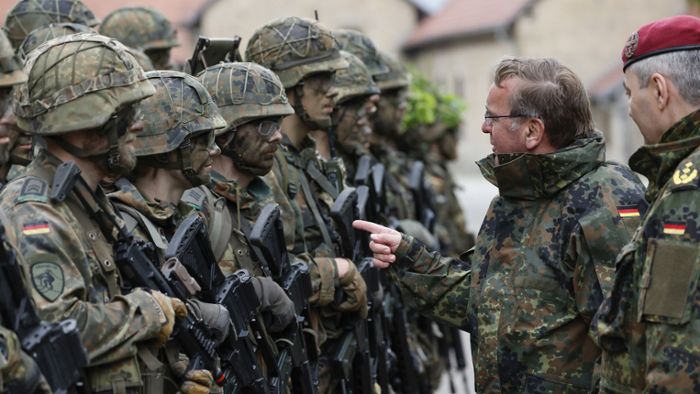 Würde die Wehrpflicht die Bundeswehr überfordern?