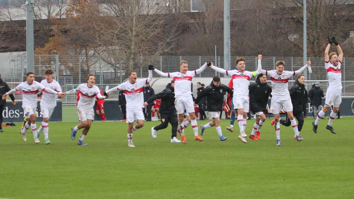  Der VfB Stuttgart hat sich gegen Fortuna Düsseldorf knapp, aber nicht unverdient mit 2:1 durchgesetzt und steht im Halbfinale des DFB-Pokals. Wir haben die Bilder zum Spiel und mit dem Trainer gesprochen. 