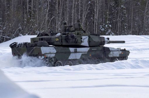 Deutschland liefert der Ukraine 18 moderne  Leopard 2 Kampfpanzer. Foto: IMAGO/TT/IMAGO/Andreas Sjölin / TT