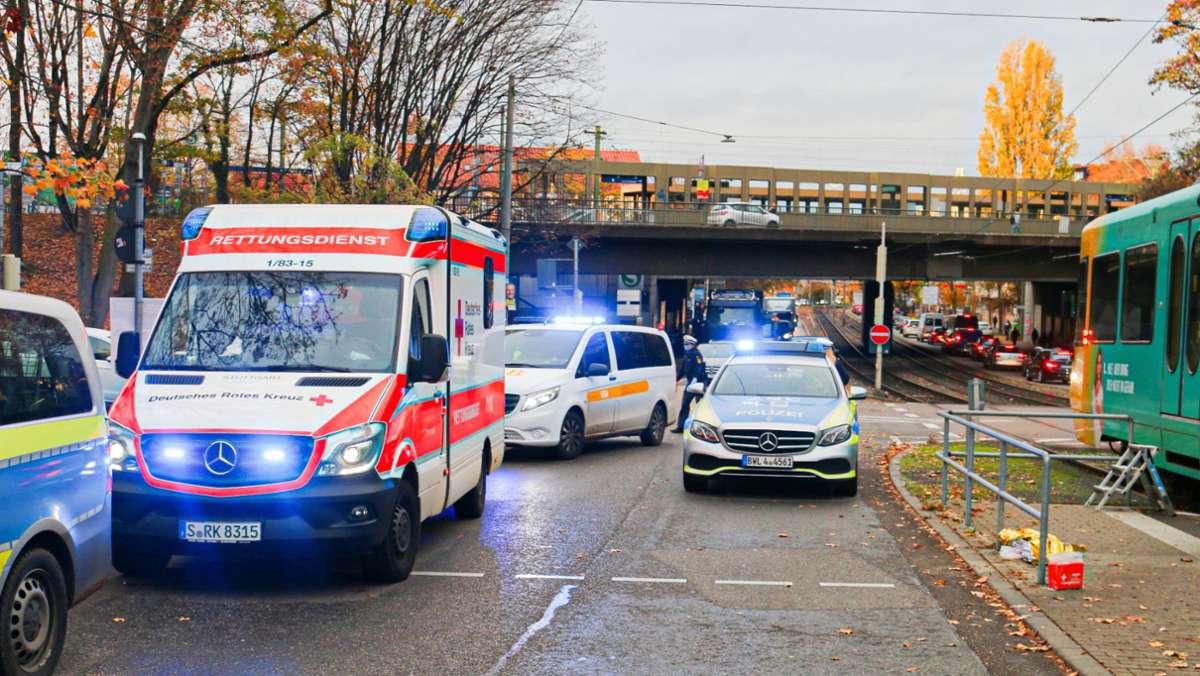 Stuttgart-Bad Cannstatt: 62-Jähriger läuft gegen Stadtbahn – schwer verletzt