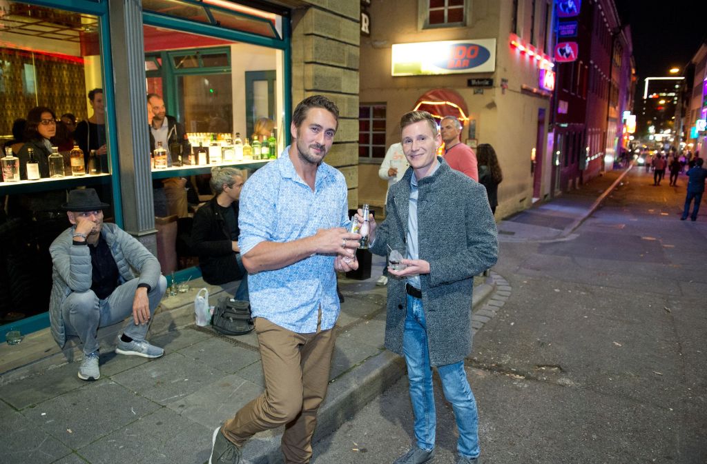 Bar-Betreiber Steffen Witz (links) mit Blogger und Buchautor Patrick Mikolaj vom Unnützen Stuttgartwissen.