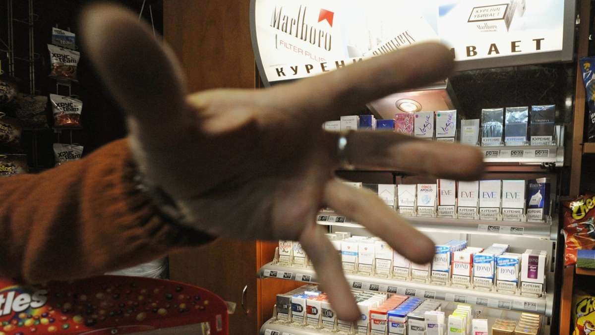 Ladendiebstahl in Stuttgart-Mitte: Zigarettenschachtel gestohlen und Filialleiter attackiert