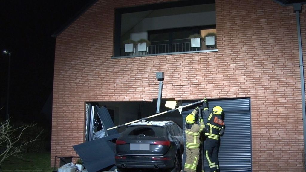 Kurioser Unfall in Osnabrück: Autofahrerin kracht nach Niesattacke in Wohnzimmer