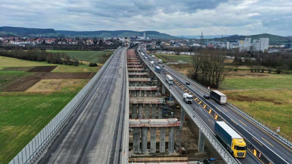  Eine Aktion in dieser Größenordnung kommt nicht alle Tage vor: Bei Heilbronn wird an diesem Donnerstag eine ganze Autobahnbrücke um 22 Meter verschoben. 
