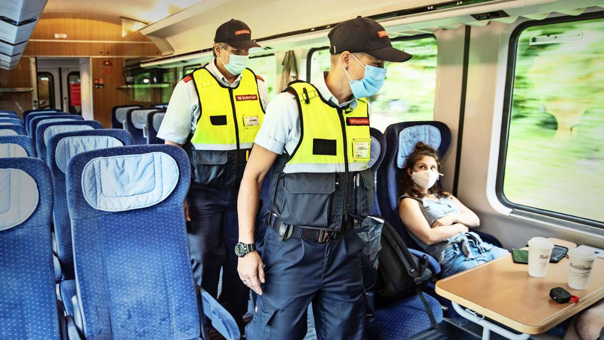 Unterwegs mit Kontrolleuren in der Bahn: Wer keine Maske trägt, muss aussteigen