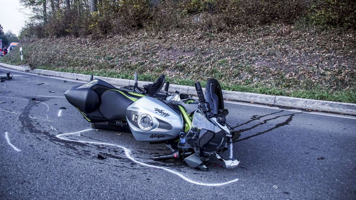 Schwerer Unfall bei Holzgerlingen: Motorradfahrer lebensgefährlich verletzt