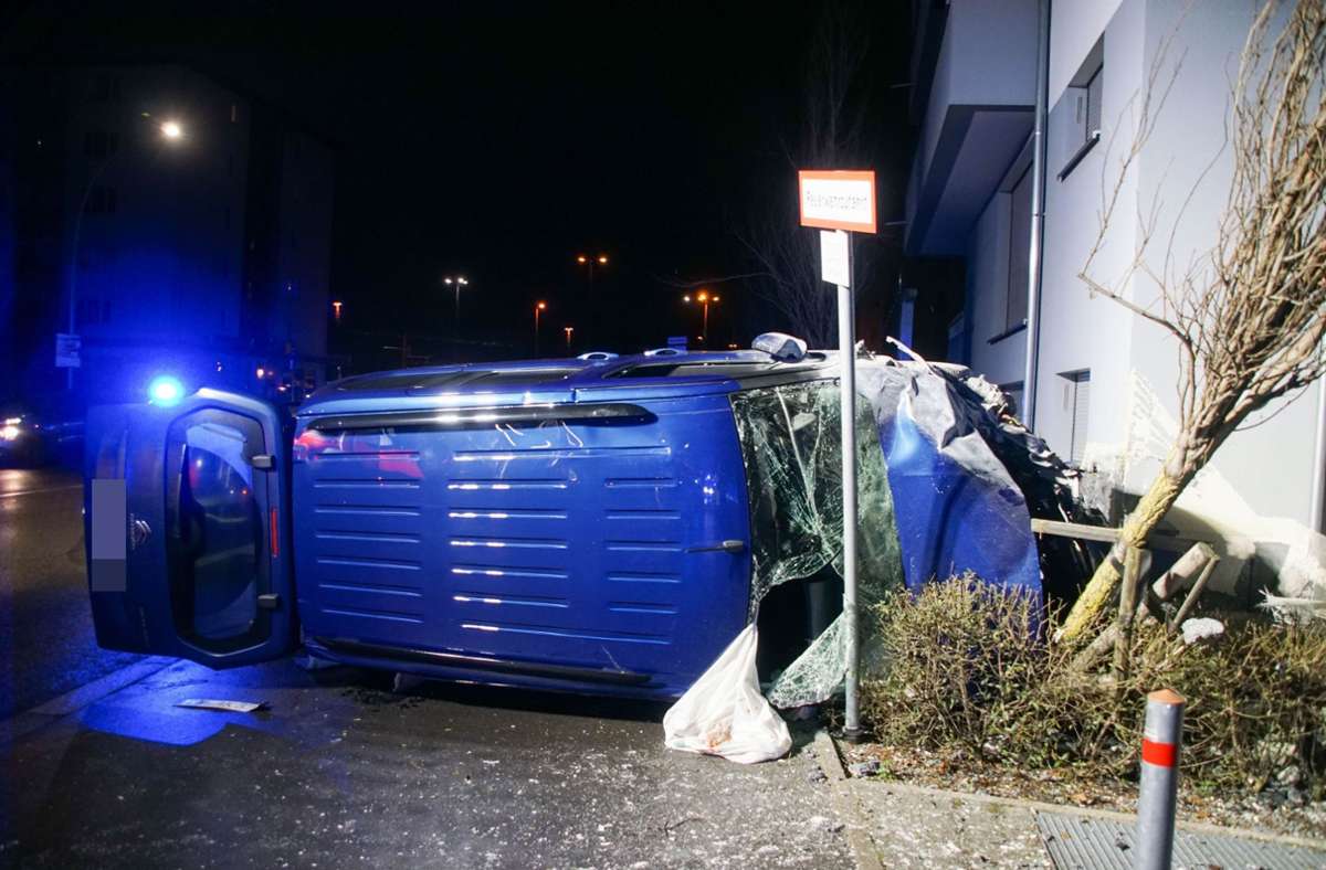 Bei einem Unfall in Sindelfingen wird eine Autofahrerin schwer verletzt. Foto: SDMG/SDMG / Dettenmeyer