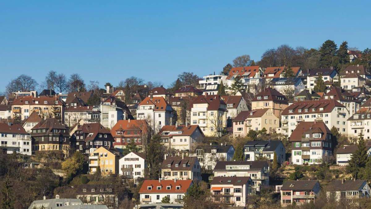  Mieter üben schwere Kritik am Finanzministerium von Baden-Württemberg. Dieses dränge sie aus ihren Wohnungen in Stuttgart. Ein Sprecher des Ministeriums stellt die Dinge anders dar. 