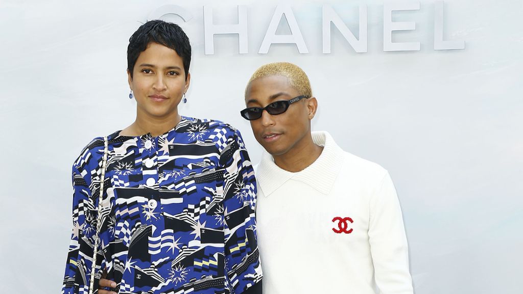  This is the Sound of Chanel: Sechs Chanel-Musen – unter anderem Pharrell Williams und Caroline de Maigret – haben dem Traditonsmodehaus ihre coolsten Sommerhits für heiße Tage und stylische Nächte verraten. 
