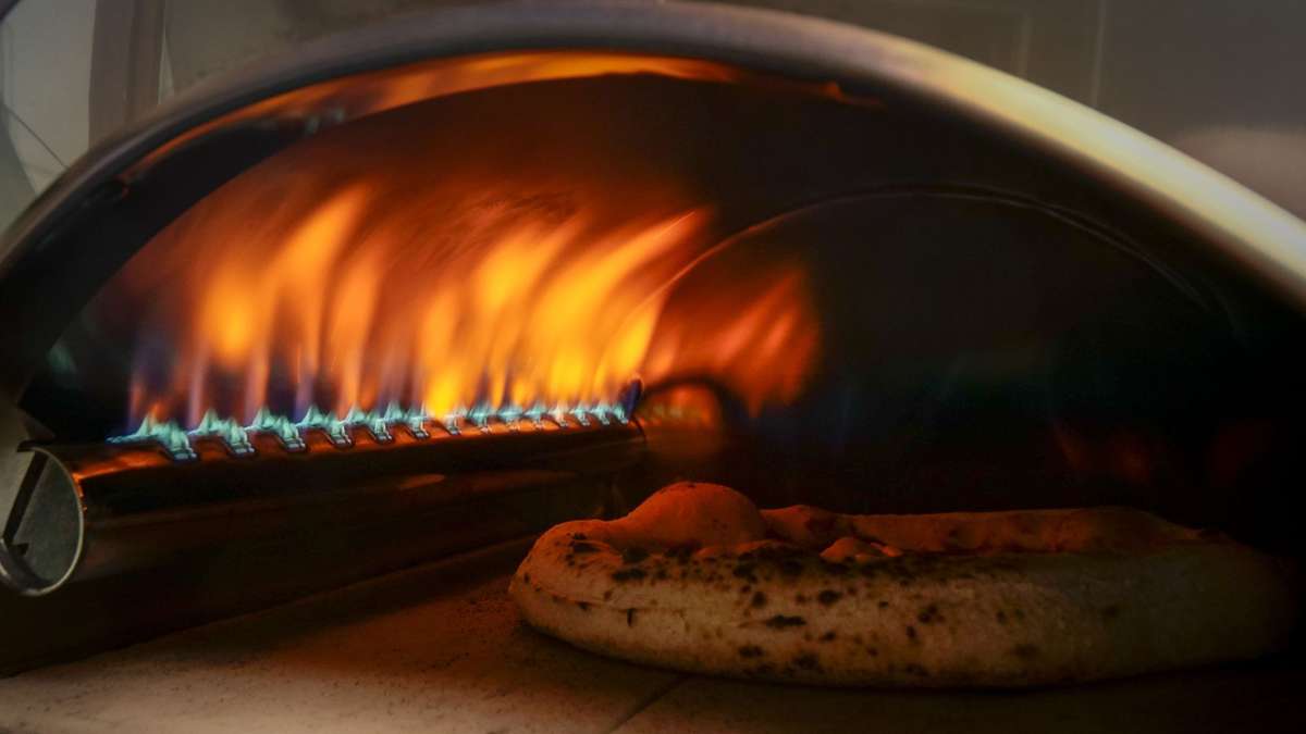 Kurioser Streit: Gaststättenbetreiber würgt Koch wegen verbrannter Pizza