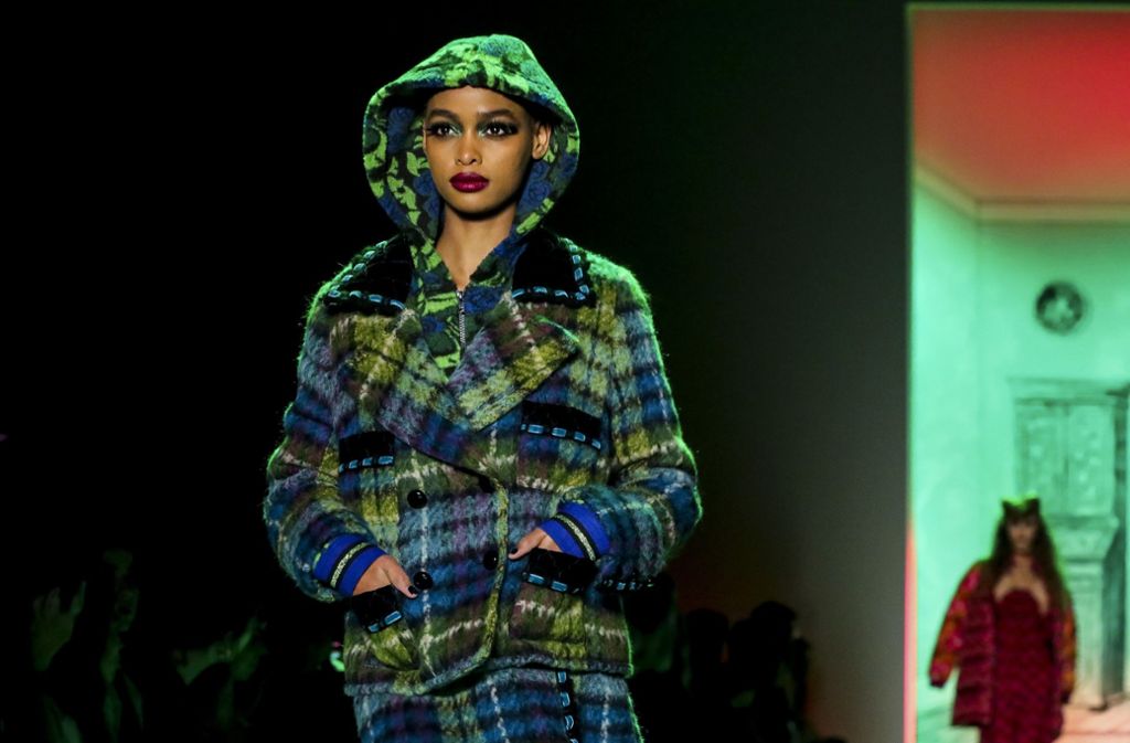 Einen letzten Hauch von Winter versprüht Designerin Anna Sui auf der Fashion Week in New York mit dieser karierten Jacke.