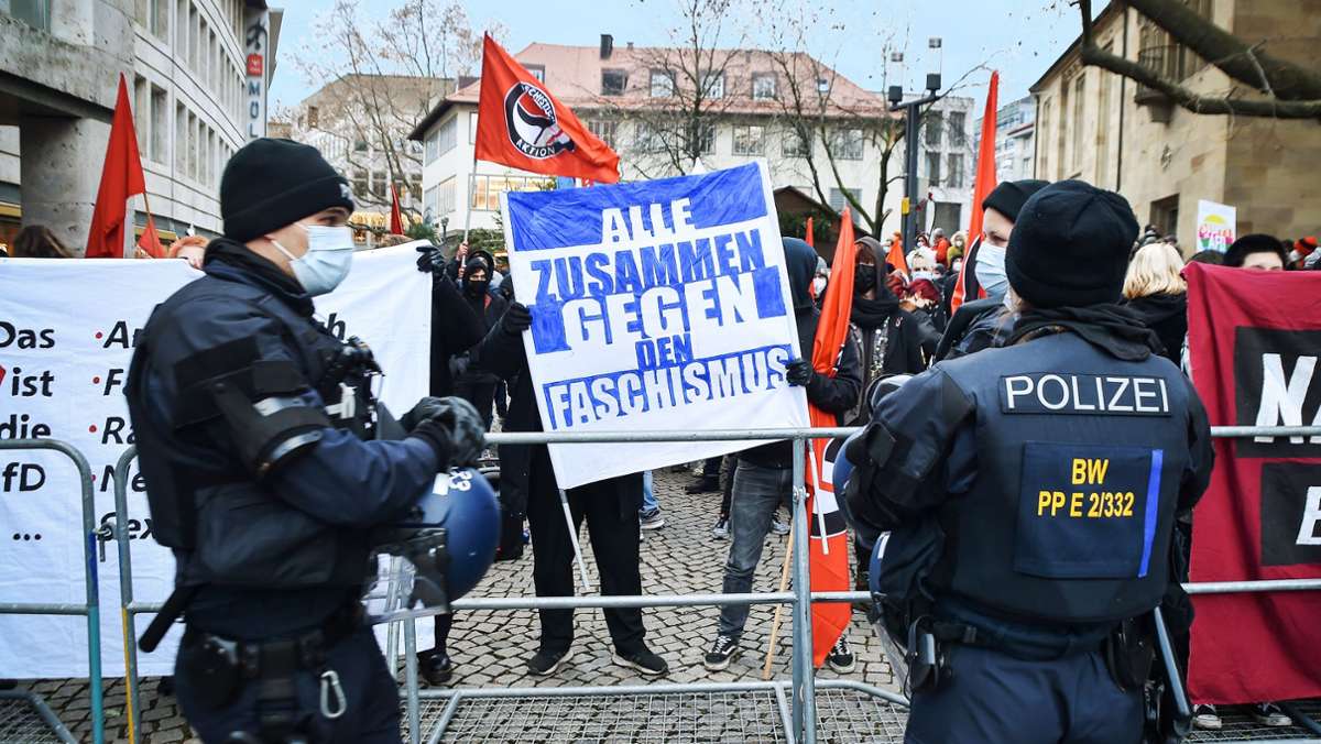 Stress in Stuttgart: Demos am Samstag: Wieder Wasserwerfer in der Stadt