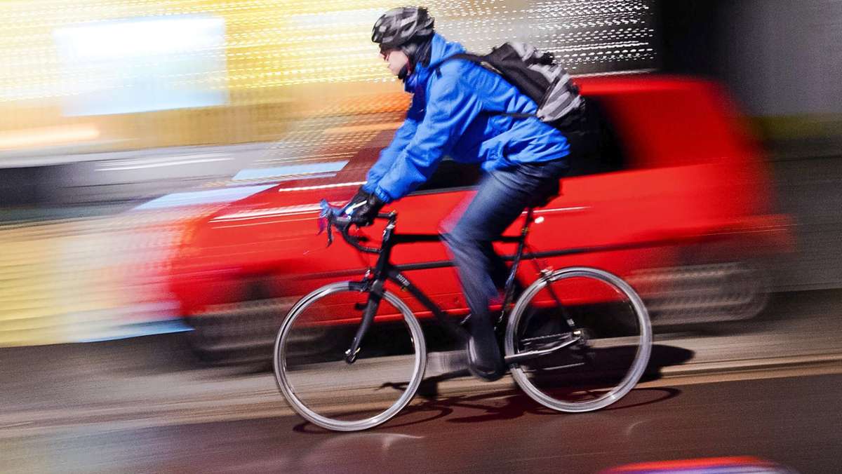  Wenn Fahrradfahrer mehr Raum bekommen, geht das oft zu Lasten von Autofahrern. Der Bezirksbeirat Vaihingen hat sich mit diesem Konflikt beschäftigt. Ein Überblick über Möglichkeiten und Probleme. 