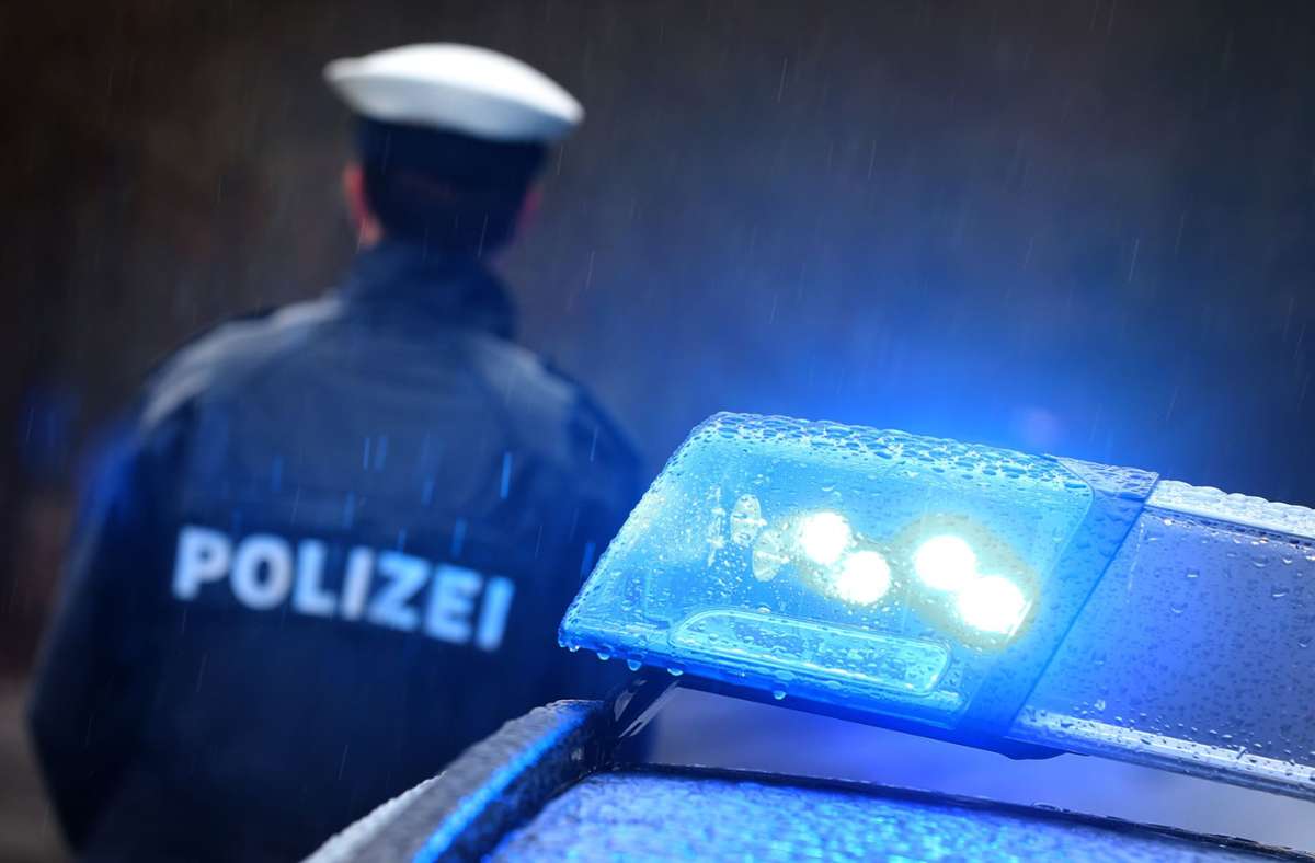 Die Polizei sucht Zeugen zu dem Vorfall (Symbolbild). Foto: dpa/Karl-Josef Hildenbrand