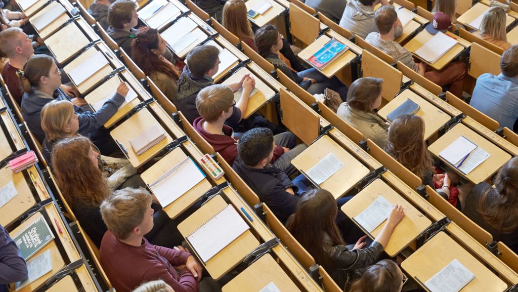  Die Universitäten und Fachhochschulen in Baden-Württemberg verlagern ihre Vorlesungen und Seminare im Sommersemester zunehmend ins Netz. Doch mit den Prüfungen kann das schwierig werden. 
