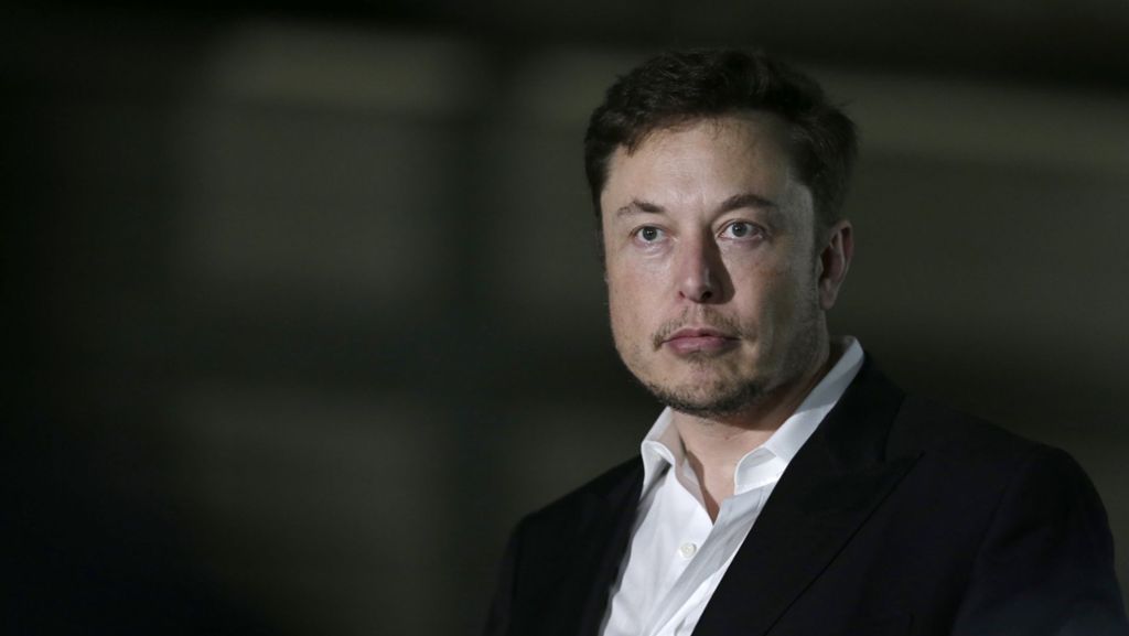 Elon Musk: Kiffer-Auftritt und Personalabgänge lassen Tesla-Aktie abstürzen