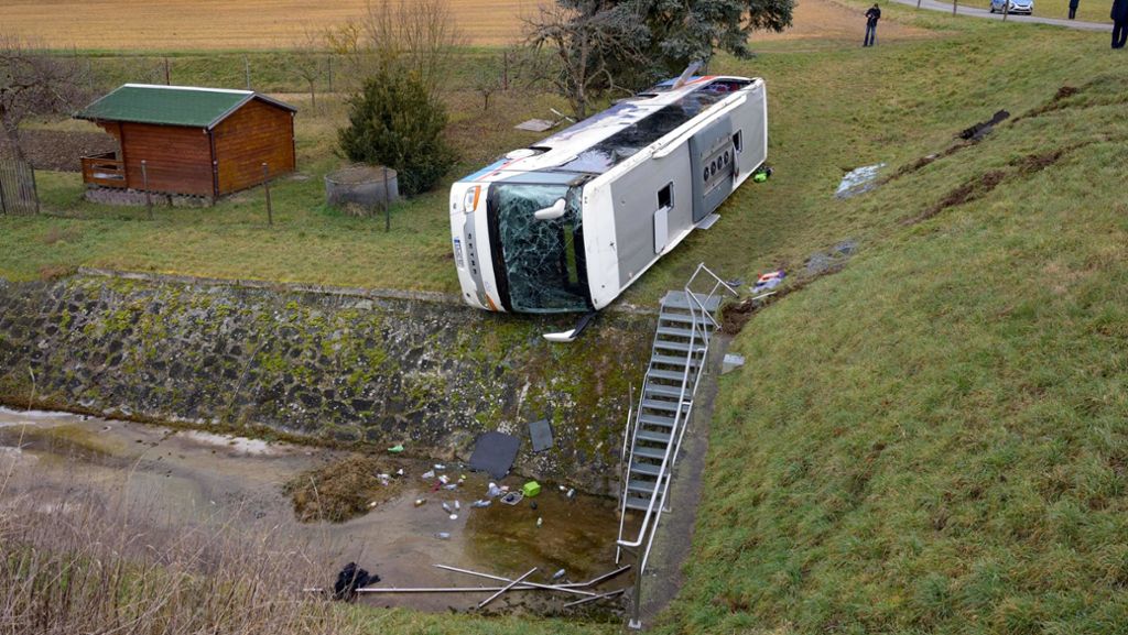 Unglück im Wartburgkreis: Ermittlungen gehen nach tödlichem Schulbusunfall weiter