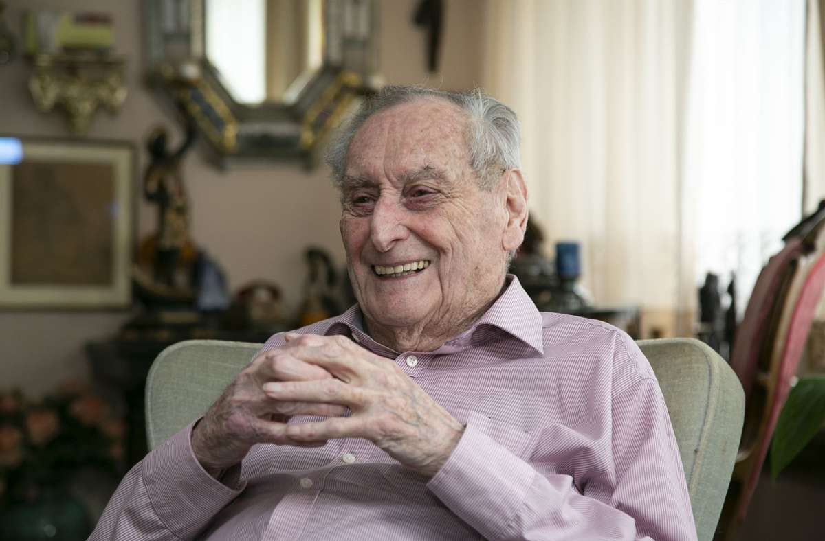 Walter Schultheiß feiert am Dienstag seinen 97. Geburtstag und seinen 71. Hochzeitstag mit seiner Frau Trudel Wulle. Foto: Wilhelm Mierendorf