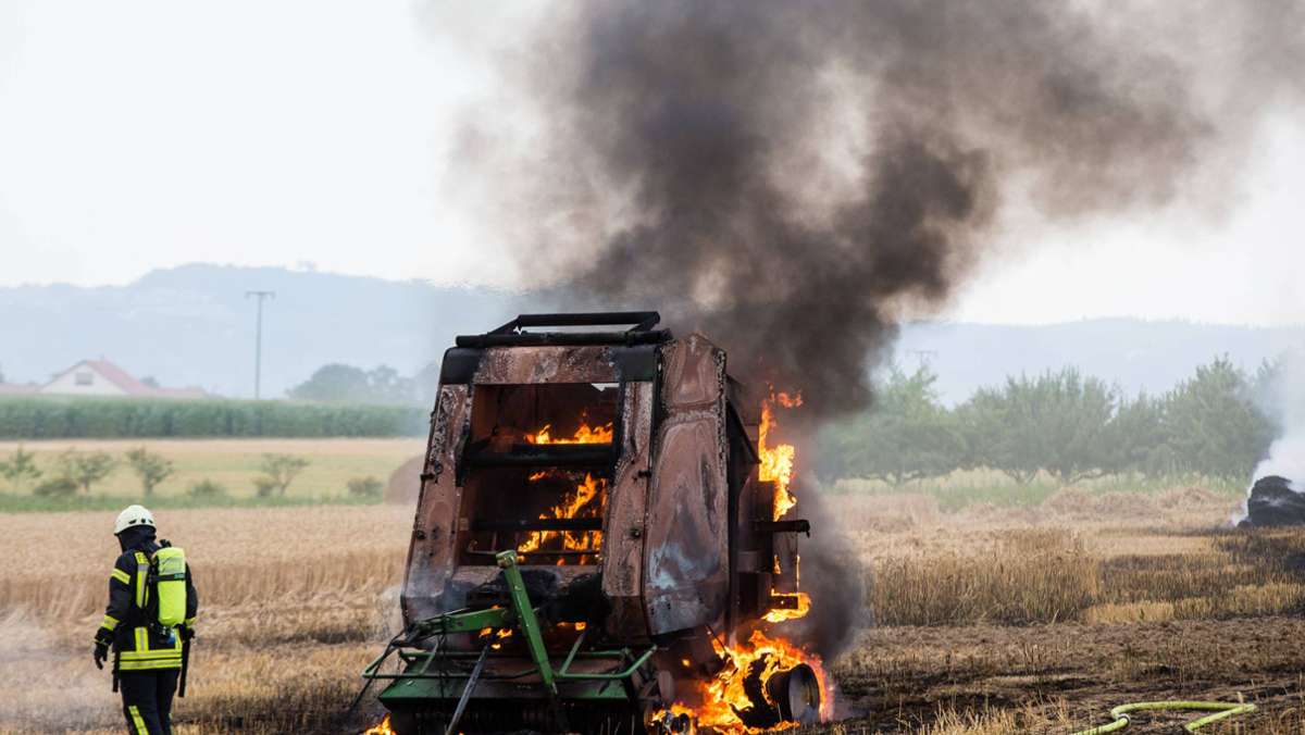 Feuer in Leutenbach: Traktor und Feld geraten in Brand