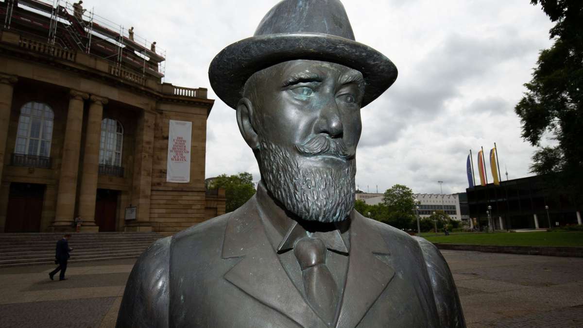 Umstrittenes Denkmal in Stuttgart: König-Wilhelm-Statue steht vor der Oper
