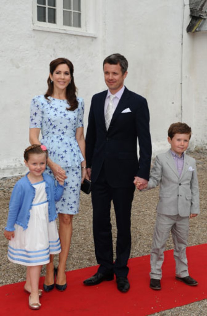 Einen ganzen Palast voller Kinder haben die Dänen: Kronprinz Frederik von Dänemark und seine Frau Mary haben mittlerweile vier Kinder - Thronfolger Christian (geboren 2005), Prinzessin Isabella (geboren 2007) und die Zwillinge Vincent und Josephine (geboren 2011).