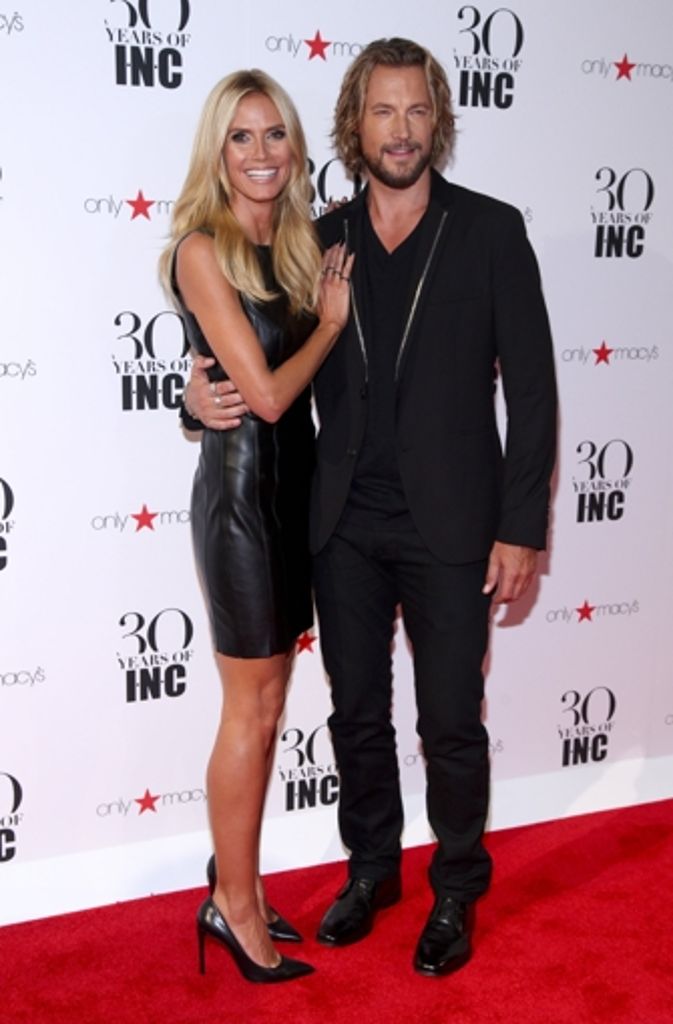 In schwarzem Mini-Kleid sah man Heidi Klum bei der Eröffnungsfeier an der Seite von Gabriel Aubry, Model und Ex von Halle Berry.
