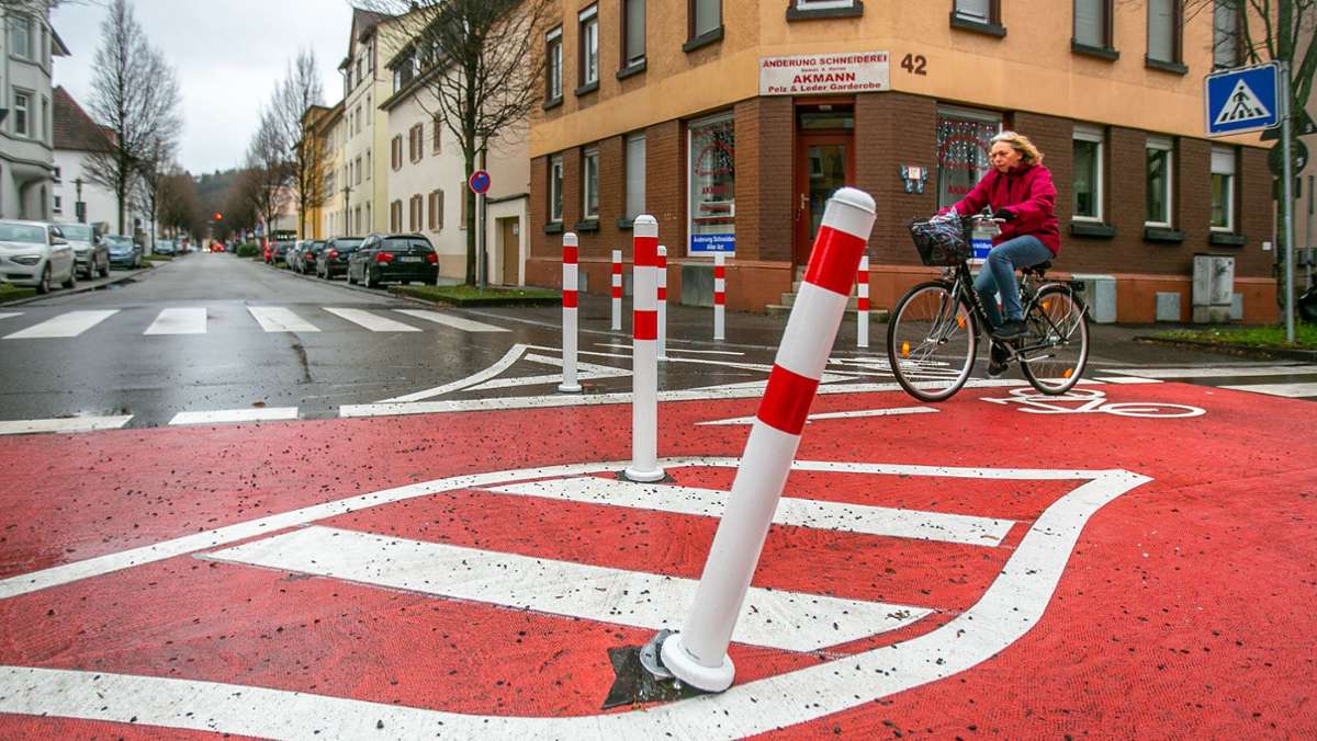 Verkehr in Esslingen: Warum stehen in Esslingen die Poller immer schief?