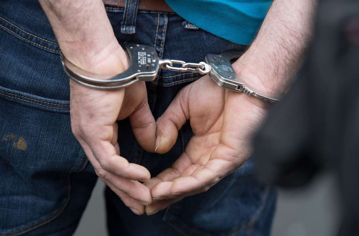 Der 36-Jährige wurde festgenommen. (Symbolbild) Foto: dpa/Boris Roessler
