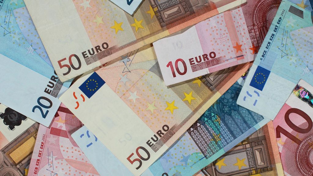 Deutsche hängen am Bargeld: Zahlen wir bald nur noch mit Karte?