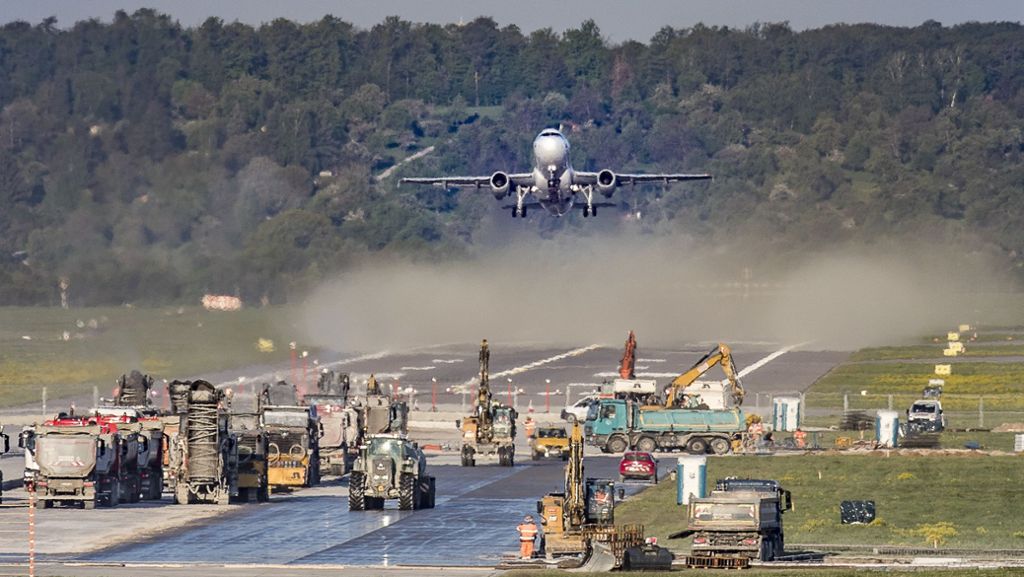 Flughafen Stuttgart: Erstes Flugzeug nach Sanierung gelandet