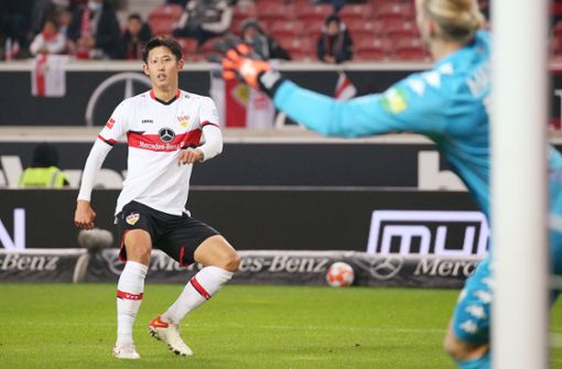 Hiroki Ito erzielt sehenswert das 1:0 für den VfB. Foto: Pressefoto Baumann/Alexander Keppler