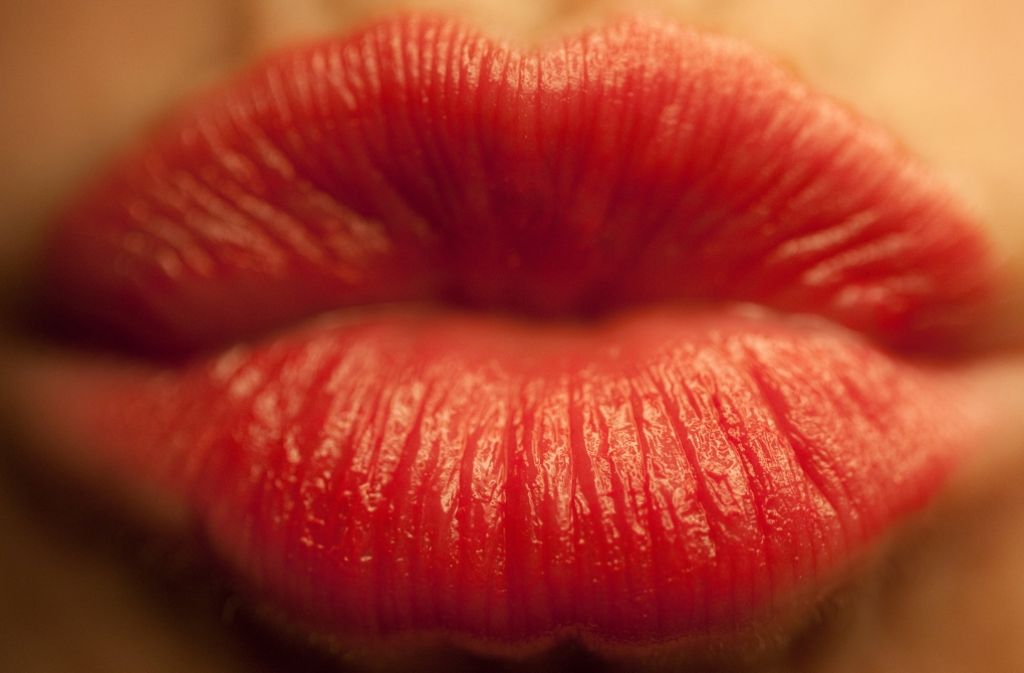 „Rote Lippen soll man küssen“ – Sang auch schon der britische Popsänger Cliff Richards. Foto: dpa