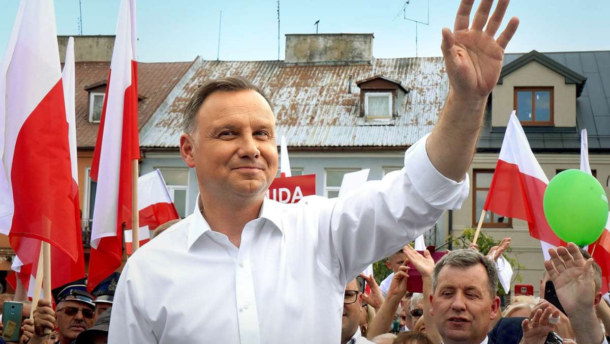 Präsidentschaftswahl in Polen: Duda droht ein Kopf-an-Kopf-Rennen