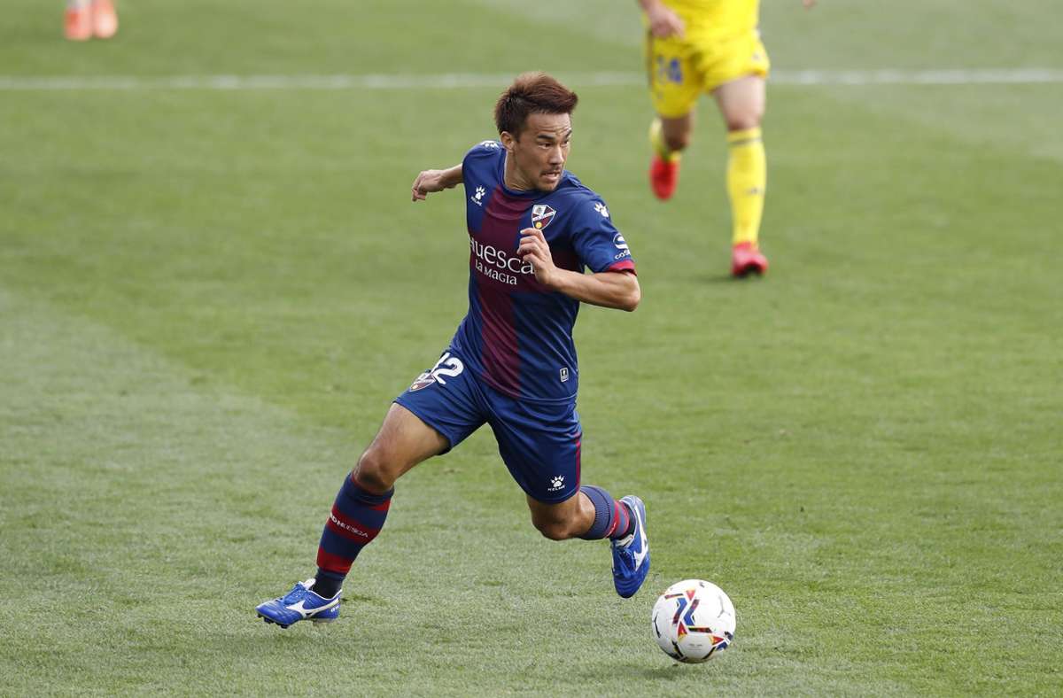 Bereits im zweiten Jahr spielt Maffeos neuer Mannschaftskollege Shinji Okazaki (34) bei SD Huesca. Zum Aufstieg steuerte der Japaner zwölf Tore bei, in der neuen Saison wartet er nach zwei Spielen noch auf seinen ersten Treffer, stand aber jeweils 90 Minuten auf dem Platz.