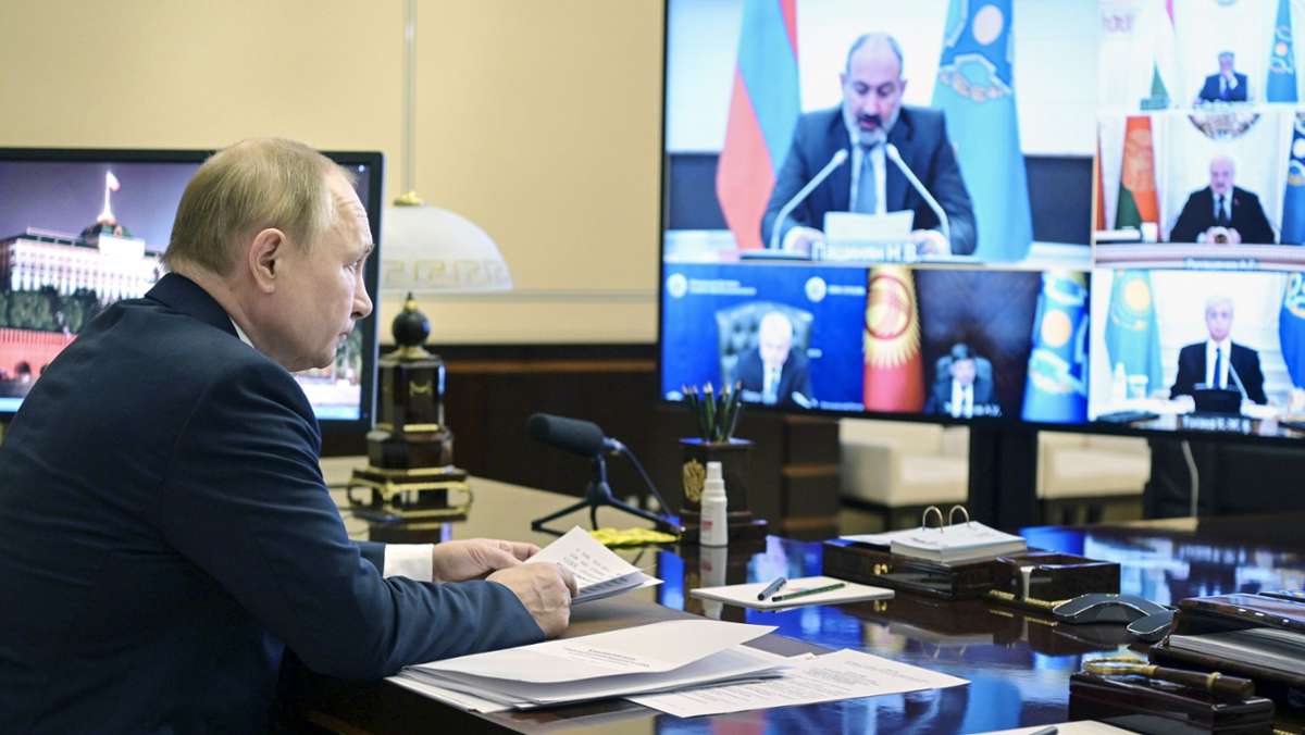  Vor 30 Jahren zerfiel die Sowjetunion. Für Russlands Präsidenten Wladimir Putin eine „Tragödie“. Beharrlich arbeitet er daran, den Einfluss seines Landes auszuweiten. Während sich die Ukraine bedroht fühlt, bittet Kasachstan Moskau um Hilfe. 