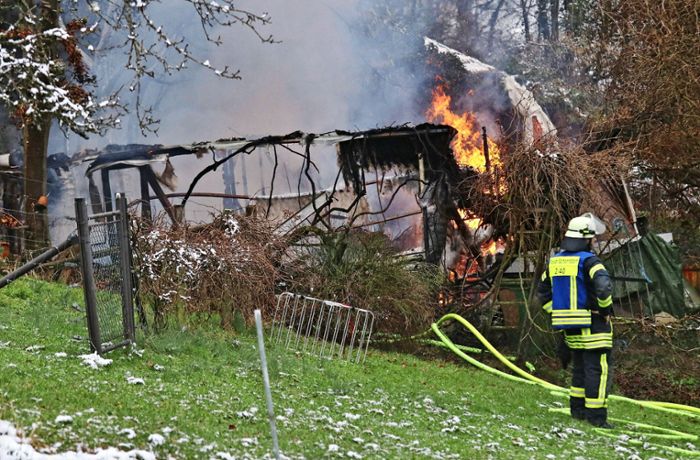 Hüttenbrand in Schorndorf: 81-Jähriger bei Feuer schwer verletzt