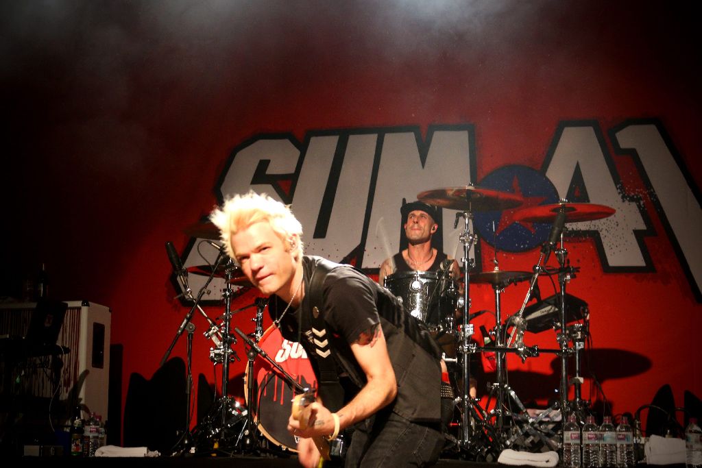 Sum 41, die Band um Sänger Deryck Whibley (Foto), hat am Donnerstag 1500 Fans im Stuttgarter LKA begeistert. Die Band ...