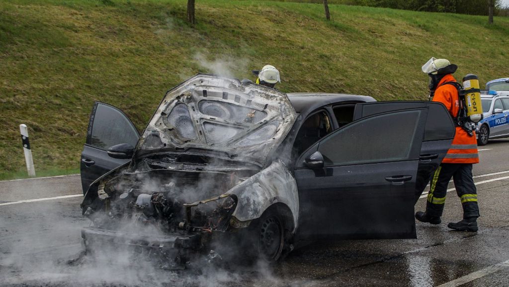 Leonberg: VW-Golf brennt fast komplett aus
