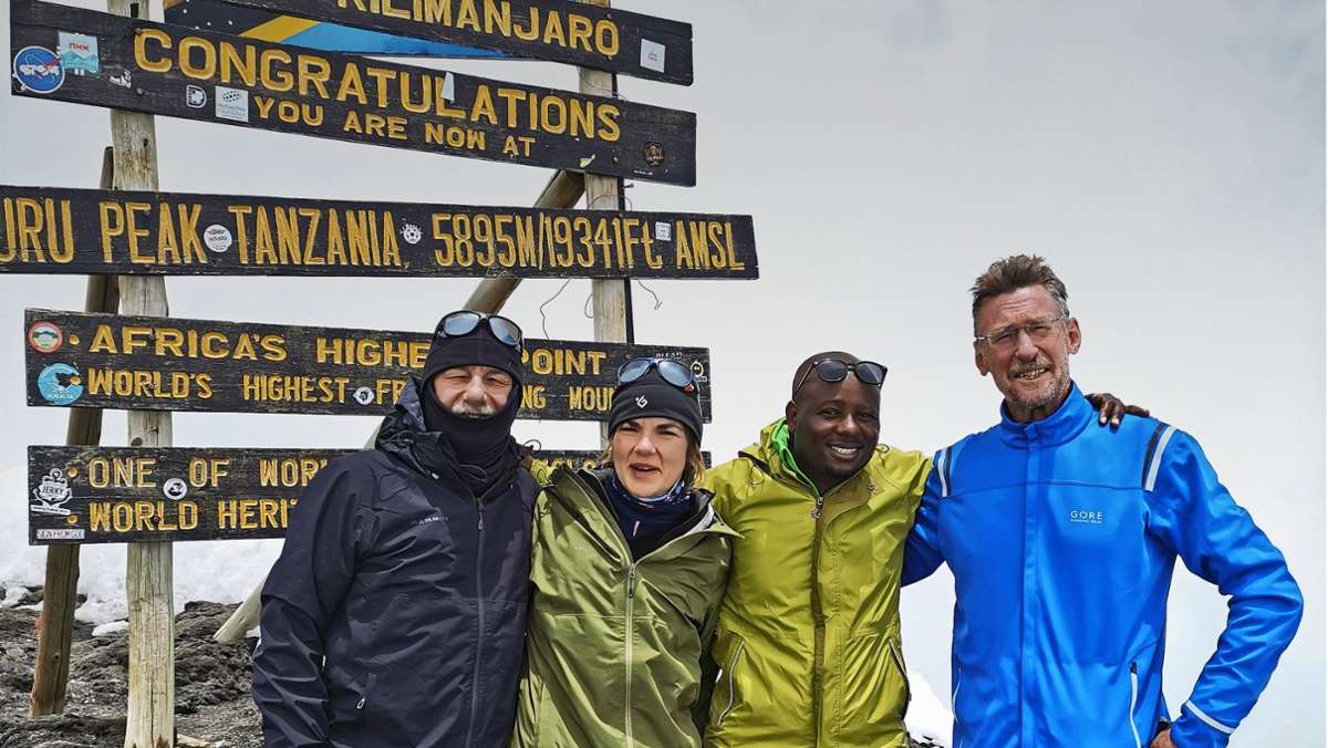  Viele Wege führen auf den Kilimandscharo, den höchsten Berg Afrikas. Auf manchen Pfaden herrscht in der Trekking-Saison ein ziemliches Gedränge. Fast allein ist man beim Aufstieg durch die Western Breach – doch das hat Gründe. 