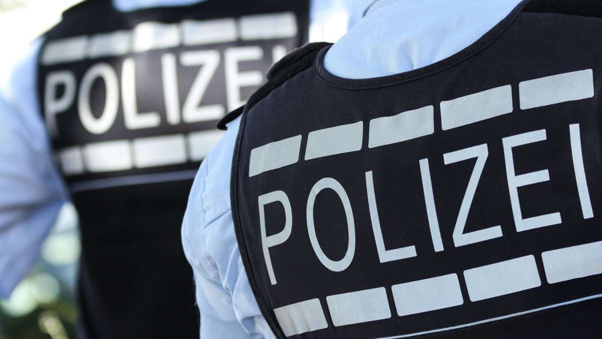 Landkreis Tübingen: Polizisten wollen Gruppe überprüfen und werden angegriffen