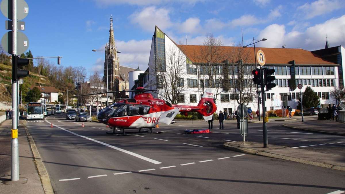 Rettungseinsatz in Esslingen: Hubschrauber landet auf Kreuzung