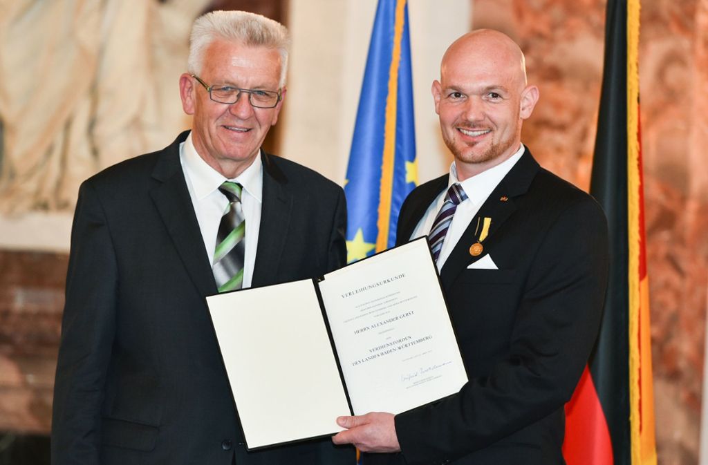 Darüber hinaus erhielt er von Ministerpräsident Winfried Kretschmann am 25. April 2015 den Verdienstorden des Landes Baden-Württemberg.