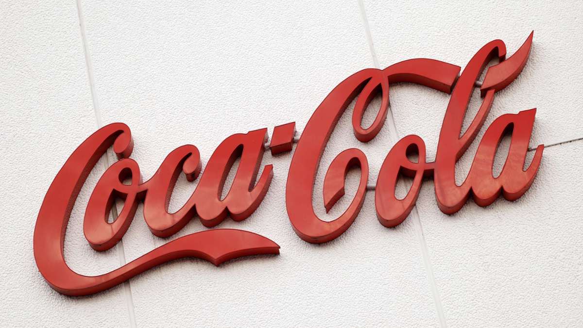 Coca-Cola: Künftig werden  Einwegflaschen mit befestigten Deckeln verkauft