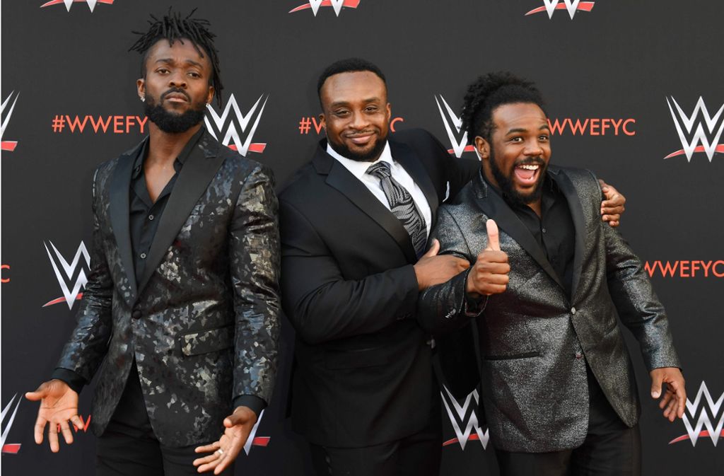 Das WWE-Tag Team „The New Day“ wirbt in Los Angeles für die Wrestling-Liga. Foto: AFP