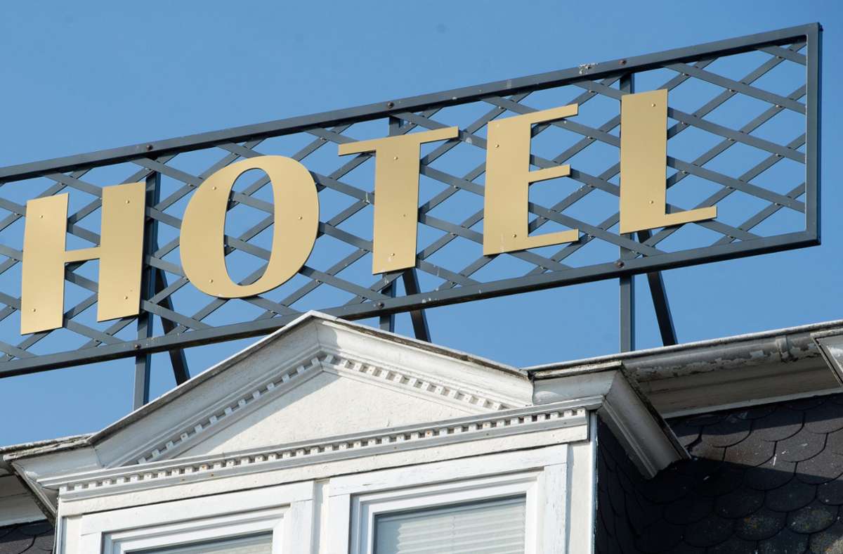 Viele Betten in Hotels und Pensionen blieben im Mai leer (Symbolbild). Foto: dpa/Stefan Sauer