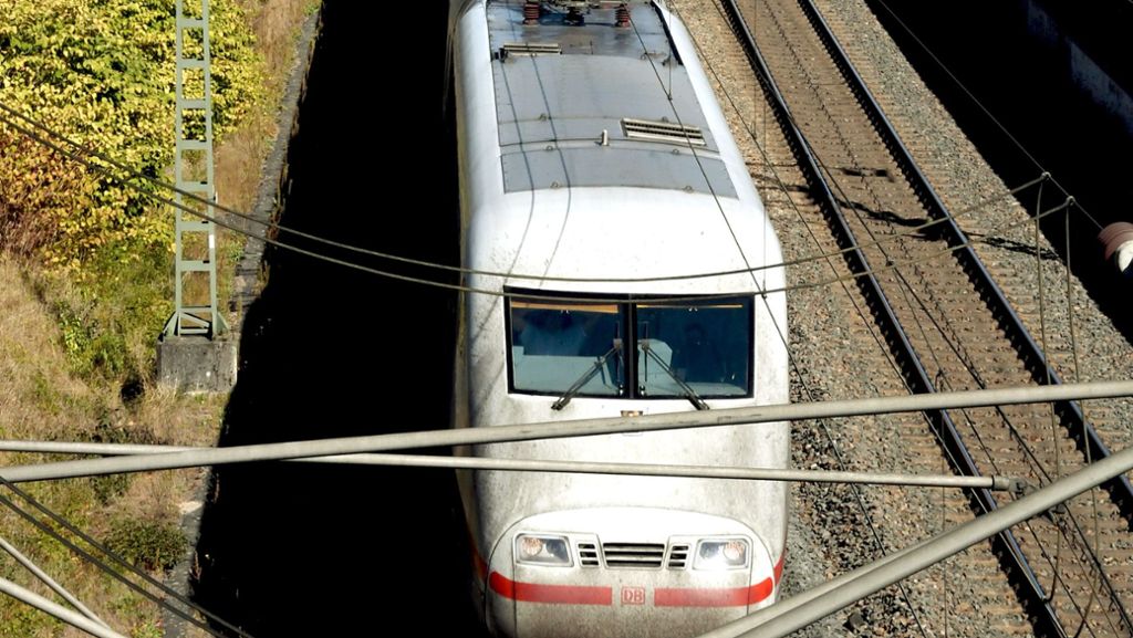  Die Bahn plant 2020 bei der Sanierung der Strecke Stuttgart-Mannheim offenbar den Ausfall einiger ICE-Linien. Züge auf anderen Strecken werden während der Bauzeit Verspätungen bis zu einer Stunde haben. 